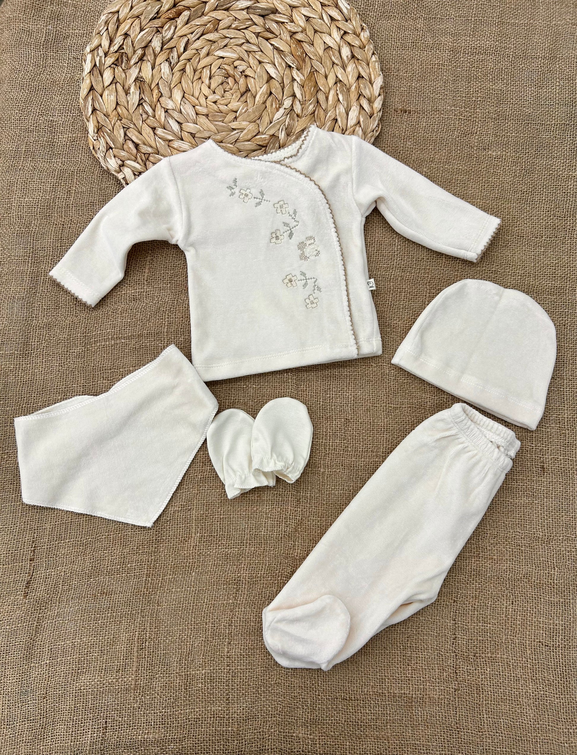 طقم مخمل 5 قطع  تطريز ورد