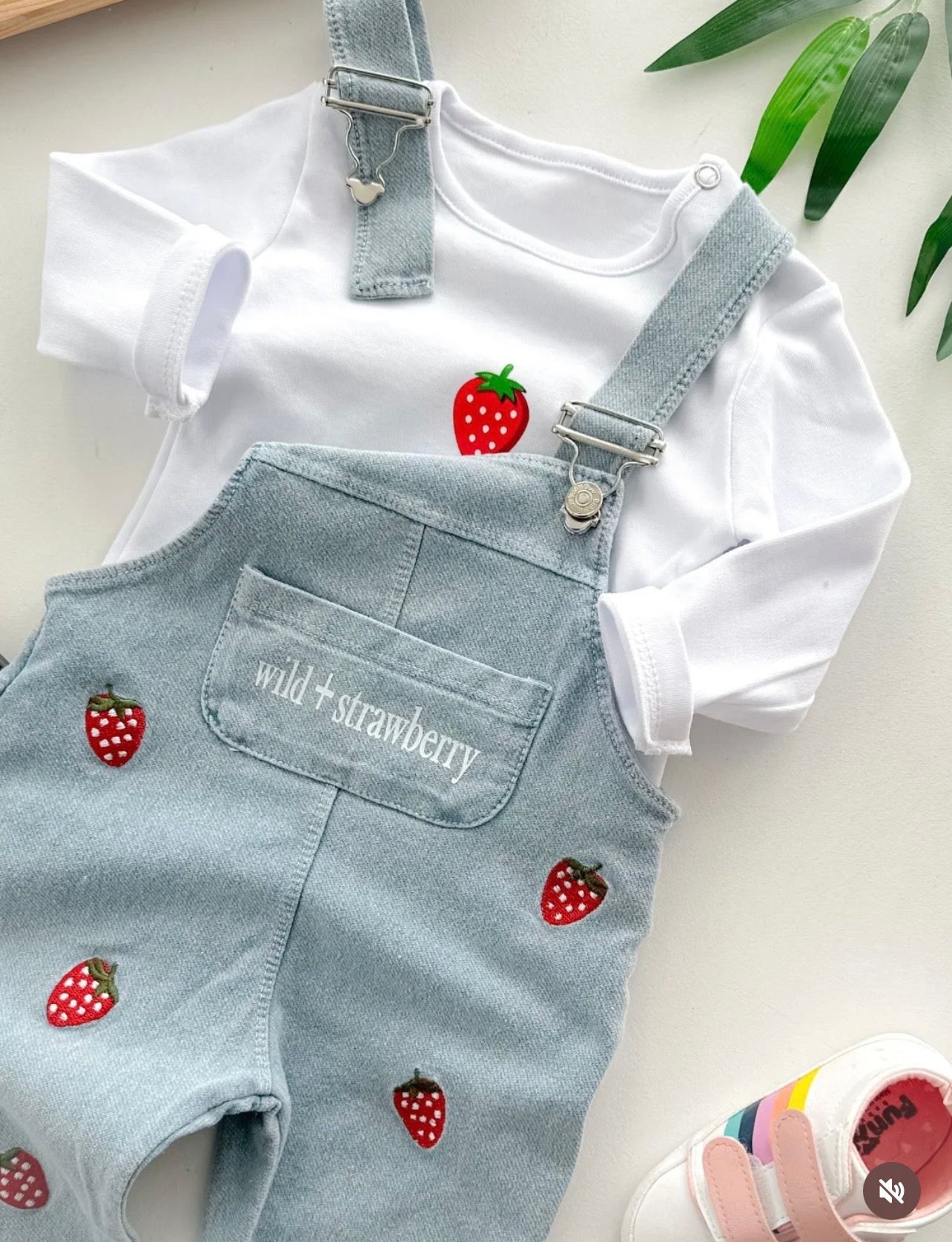 أفرهول جينز مع بلوزة قطن