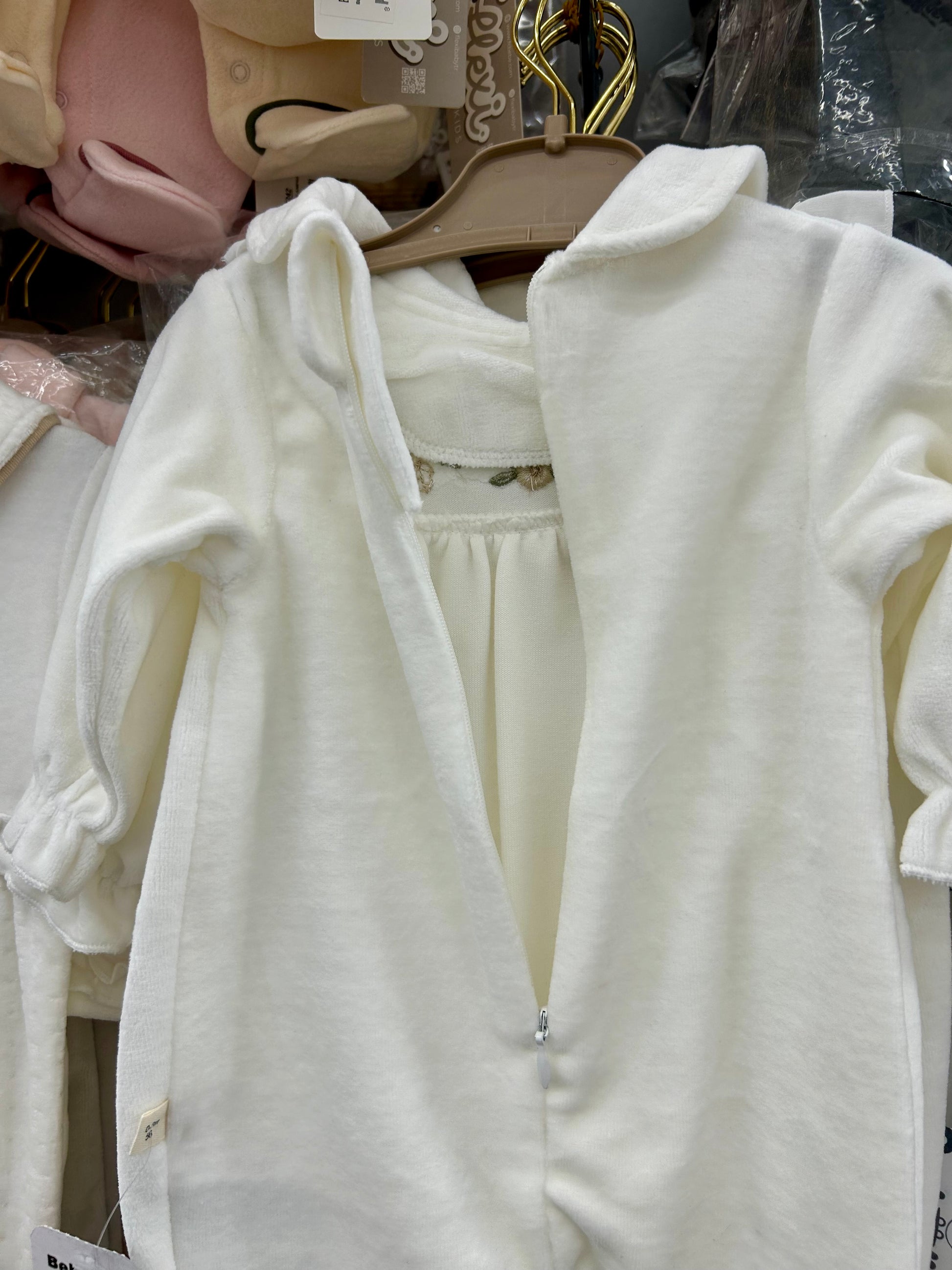 أفرهول مخمل دانتيل