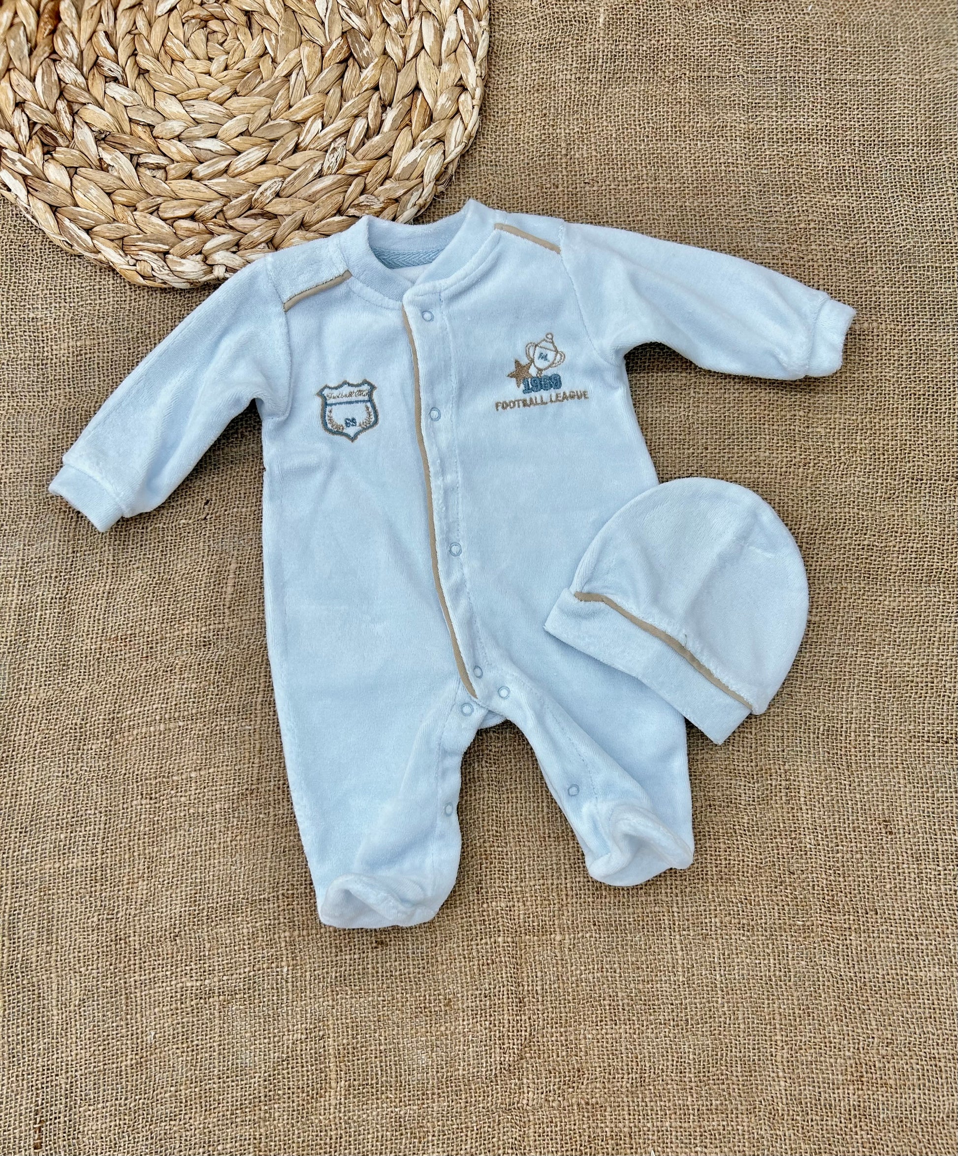 أفرهول مخمل  football league