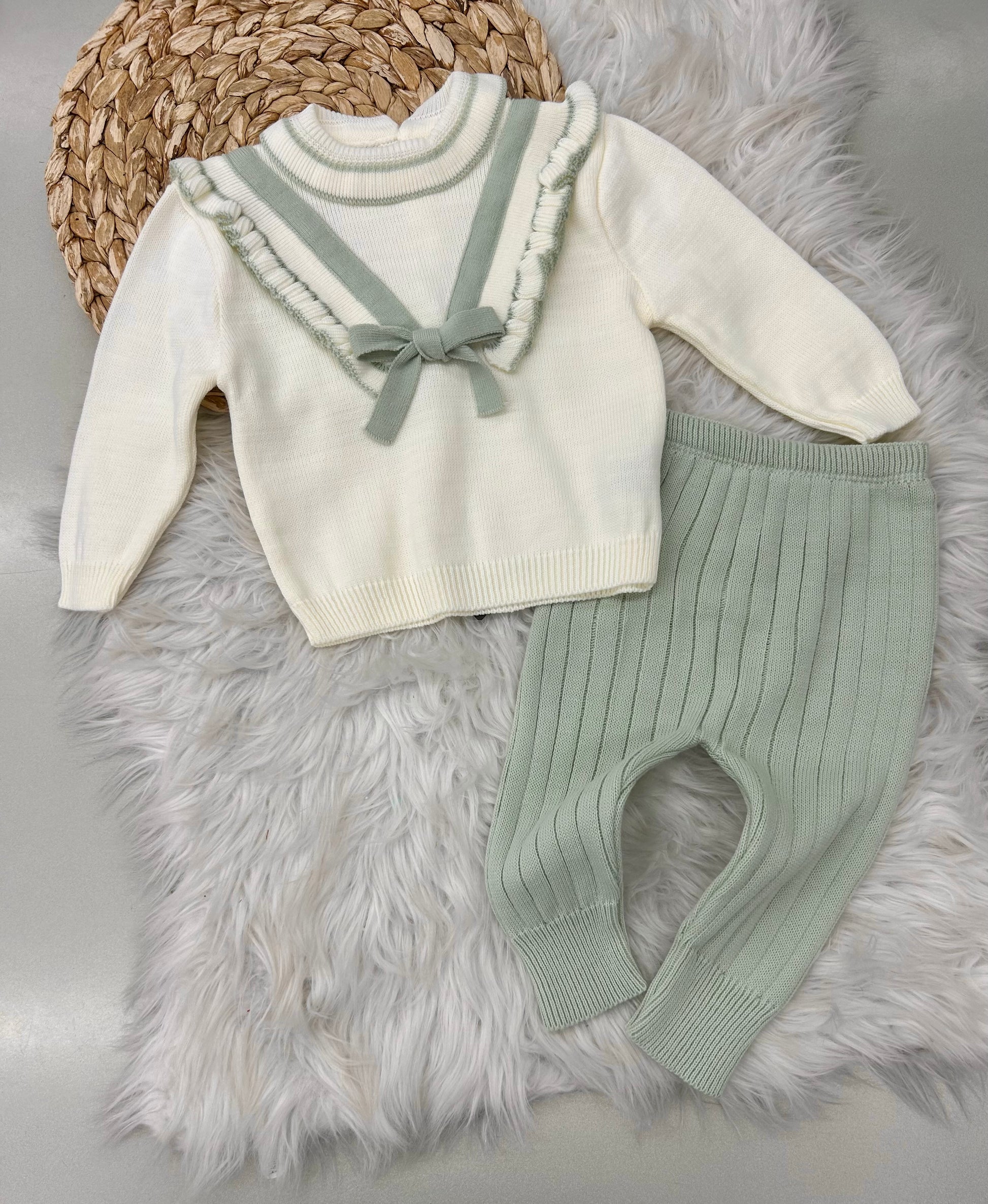 طقم صوف بناتي