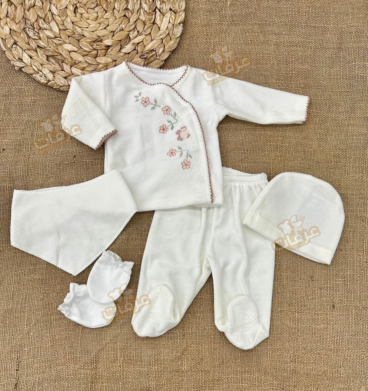 طقم مخمل 5 قطع  تطريز ورد