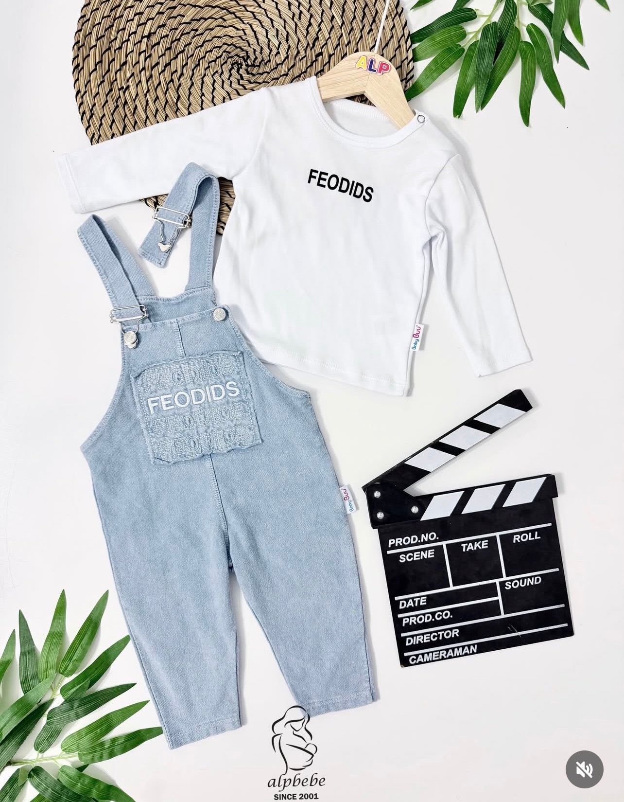 أفرهول جينز مع بلوزة قطن