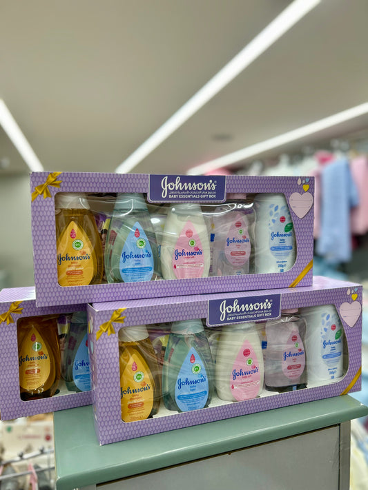علبة جونسون Baby Essentials Gift Box